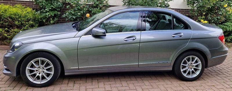 Grau Gebraucht 2012 Mercedes C200 Avantgarde Limousine | 10.500 € (Fairer Preis) - Bild 1/4