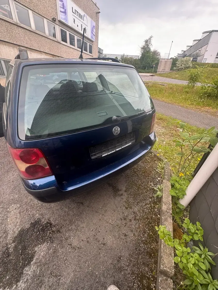 Usata VW Passat 131 CV (96 kW) 2004 Blu Station wagon
