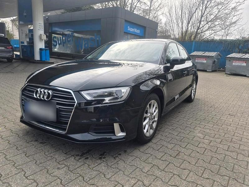 Gebraucht Audi A3 116 PS (85 kW) 2018 Schwarz Limousine