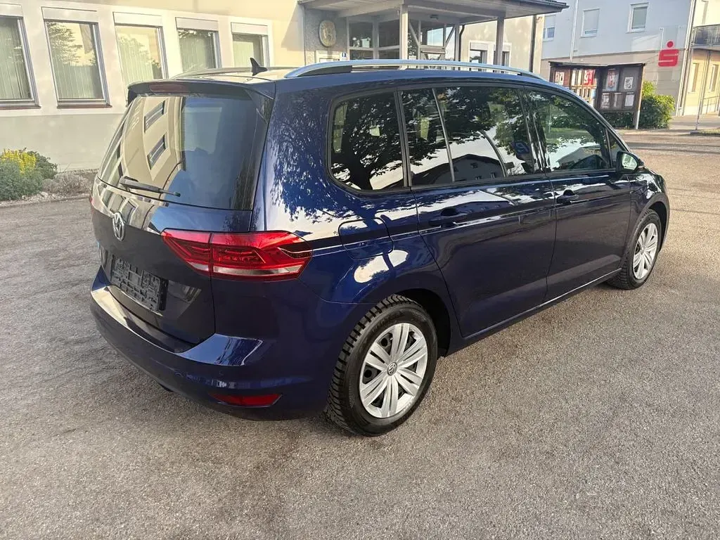 Gebraucht VW Touran Comfortline 150 PS (110 kW) 2016 Blau Van / Kleinbus