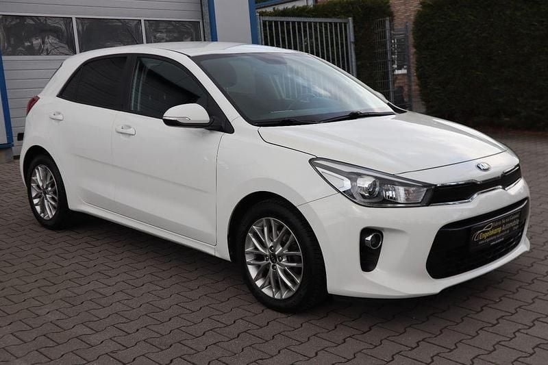 Gebraucht Kia Rio DREAM-TEAM Edition 101 PS (74 kW) 2017 Weiß Limousine