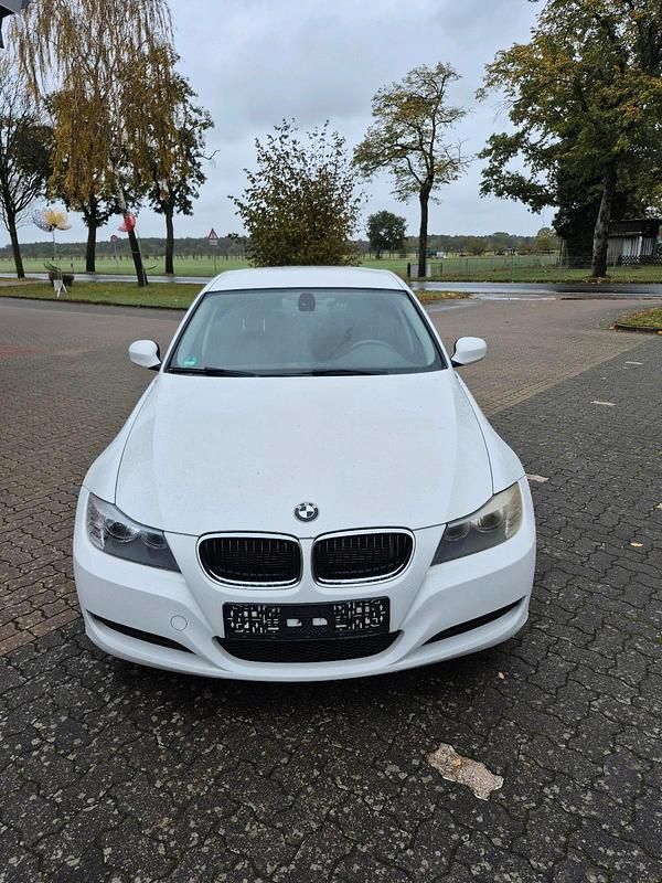 Gebraucht BMW 316 116 PS (85 kW) 2011 Weiß Limousine