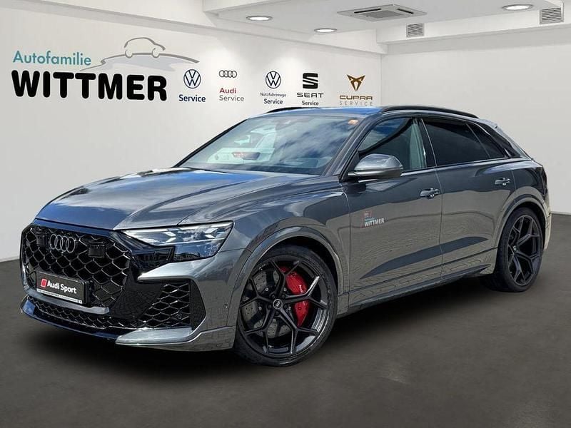 Grau Neu 2025 Audi RS Q8 Performance SUV | 153.990 € (Guter Preis) - Bild 1/4