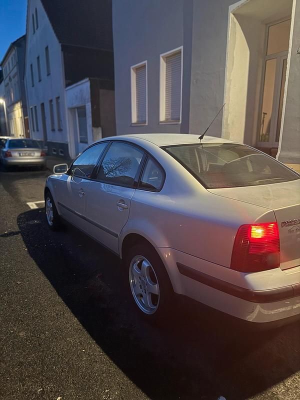 Gebraucht VW Passat 115 PS (84 kW) 2000 Grau Limousine