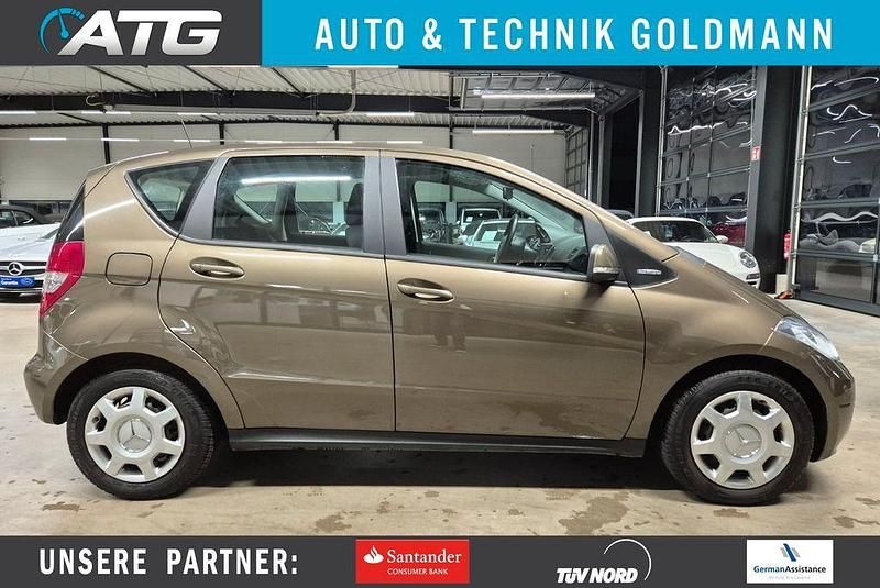 Braun Gebraucht 2011 Mercedes A160 Classic Limousine | 7.790 € (Etwas zu teuer) - Bild 1/4