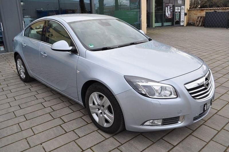 Gebraucht Opel Insignia Edition 140 PS (102 kW) 2012 Silber Limousine