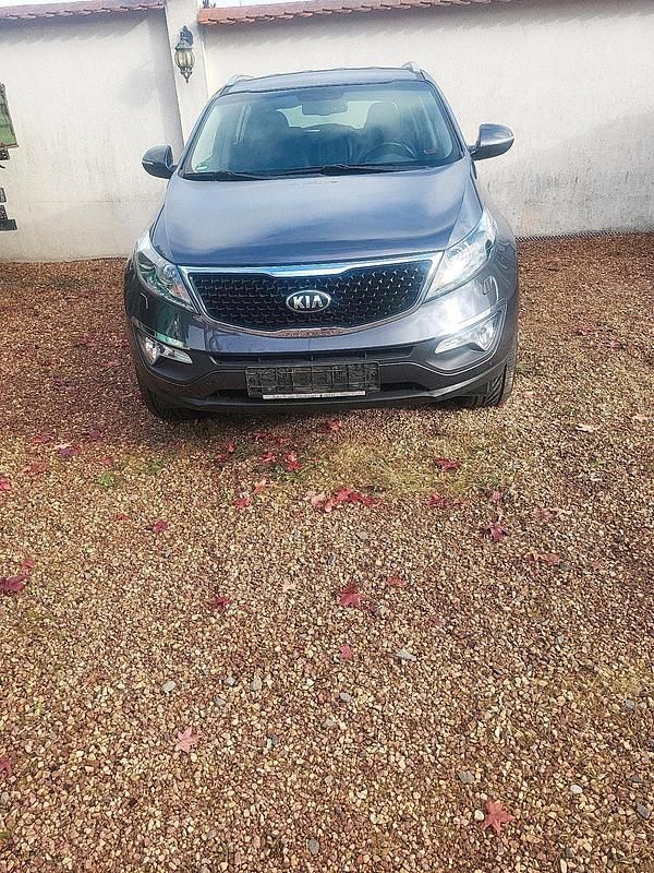 Grau Gebraucht 2015 Kia Sportage SUV | 11.900 € (Guter Preis) - Bild 1/4