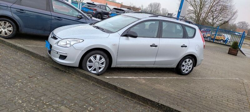Silber Gebraucht 2008 Hyundai i30 Classic Kombi | 3.000 € (Fairer Preis) - Bild 1/4