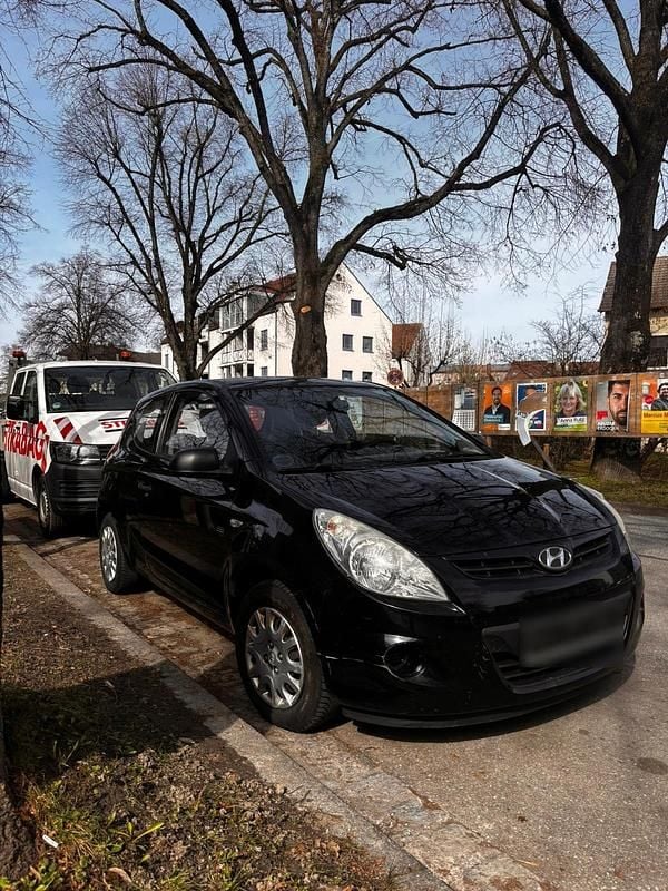 Gebraucht Hyundai i20 77 PS (56 kW) 2009 Schwarz Kleinwagen