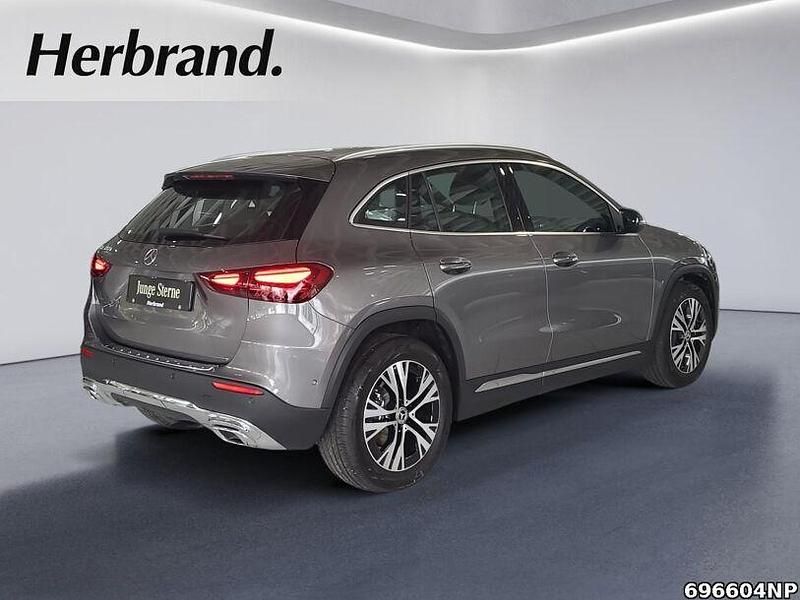 Gebraucht Mercedes GLA200 Progressive 163 PS (119 kW) 2025 Metalliclack mountaingrau SUV