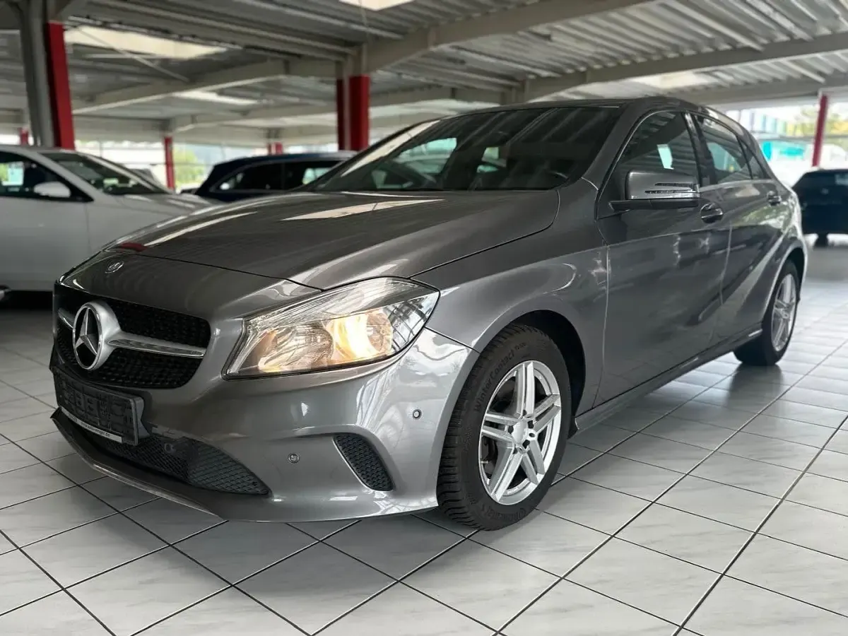 Gebraucht Mercedes A200 Urban 136 PS (100 kW) 2016 Grau Kleinwagen