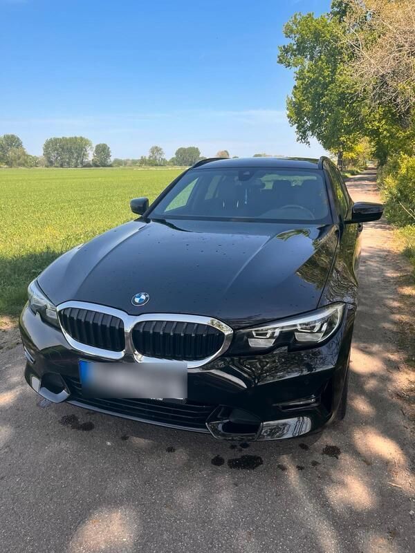 Schwarz Gebraucht 2019 BMW 320 Sport Line Kombi | 22.800 € (Fairer Preis) - Bild 1/4