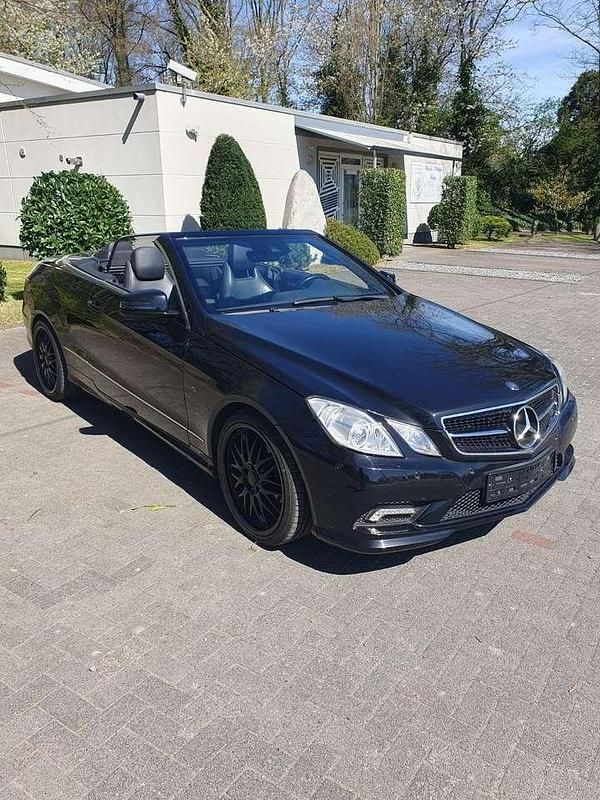 Gebraucht Mercedes E200 AMG 184 PS (135 kW) 2010 Schwarz Cabrio