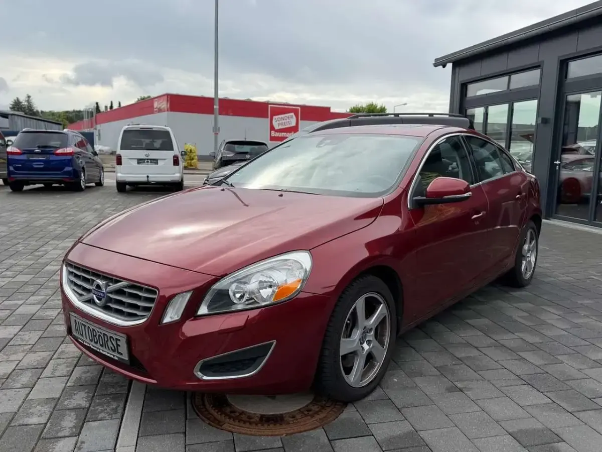 Gebraucht Volvo S60 250 PS (183 kW) 2012 Rot Limousine