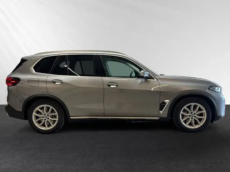 Gebraucht BMW X5 Sport Line 489 PS (359 kW) 2024 Skyscraper grau metallic SUV
