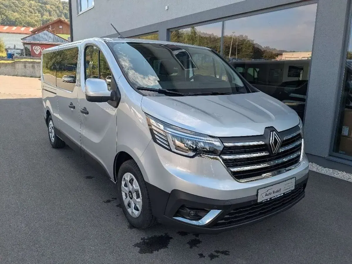 Gebraucht Renault Trafic 150 PS (110 kW) 2025 Highland grey Van / Kleinbus