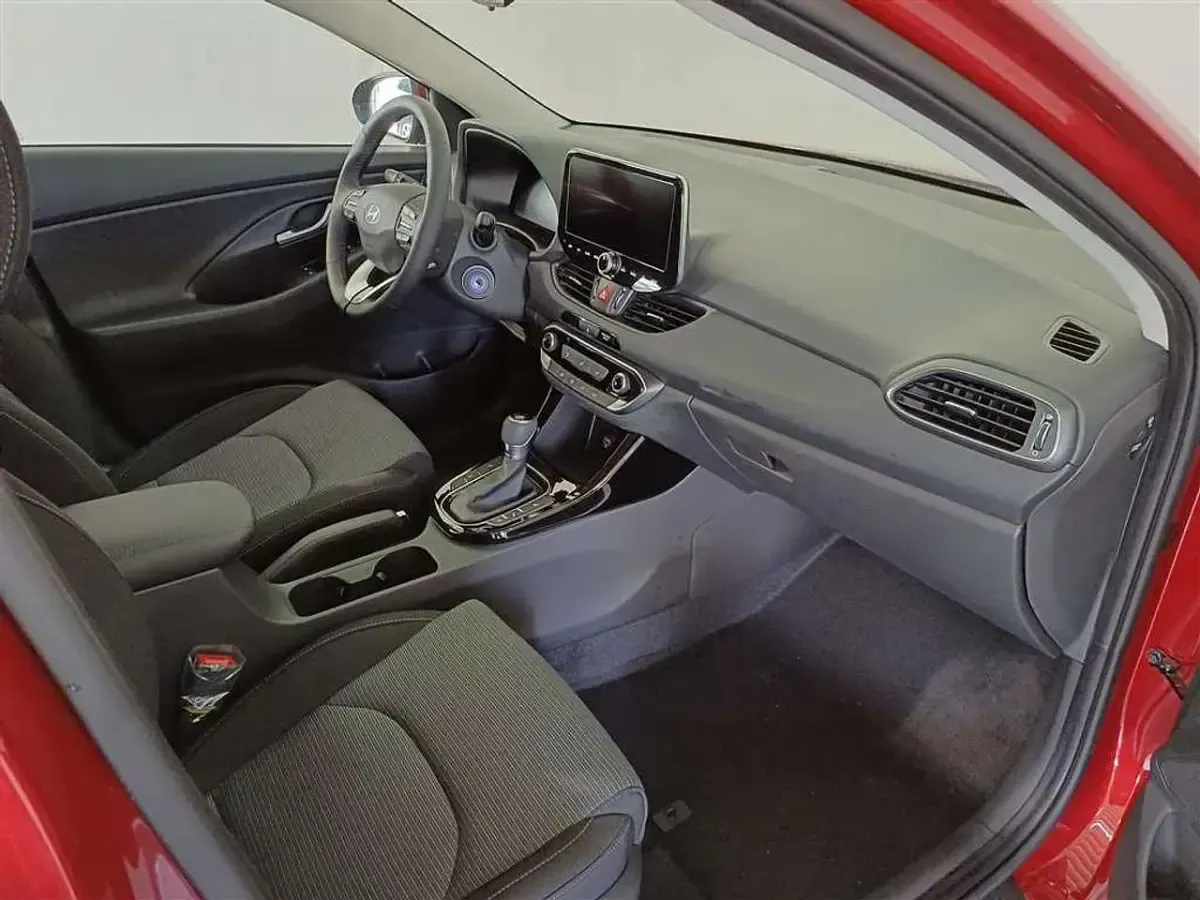 Neu Hyundai i30 101 PS (74 kW) 2026 Ultimate red metallic Kombi