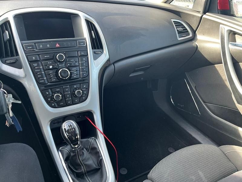 Gebraucht Opel Astra GTC 165 PS (121 kW) 2012 Rot Coupé