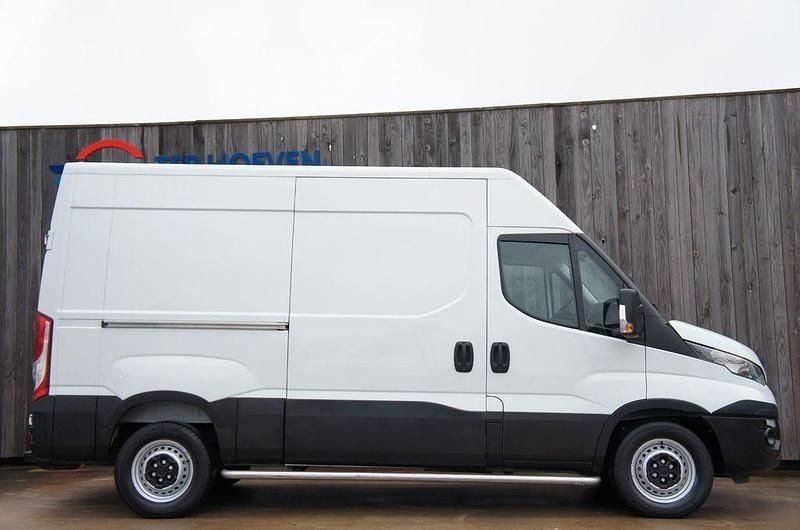 Gebraucht Iveco Daily 116 PS (85 kW) 2018 Weiß Van / Kleinbus
