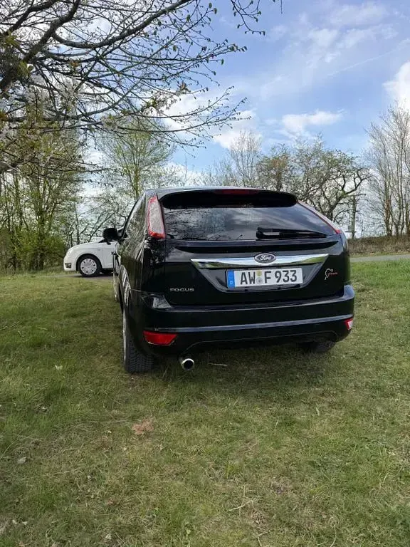 Gebraucht Ford Focus Ambiente 101 PS (74 kW) 2008 Schwarz Limousine