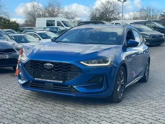 Używany Ford Focus ST-Line 116 KM (85 kW) 2025 Niebieski Sedan/Limuzyna