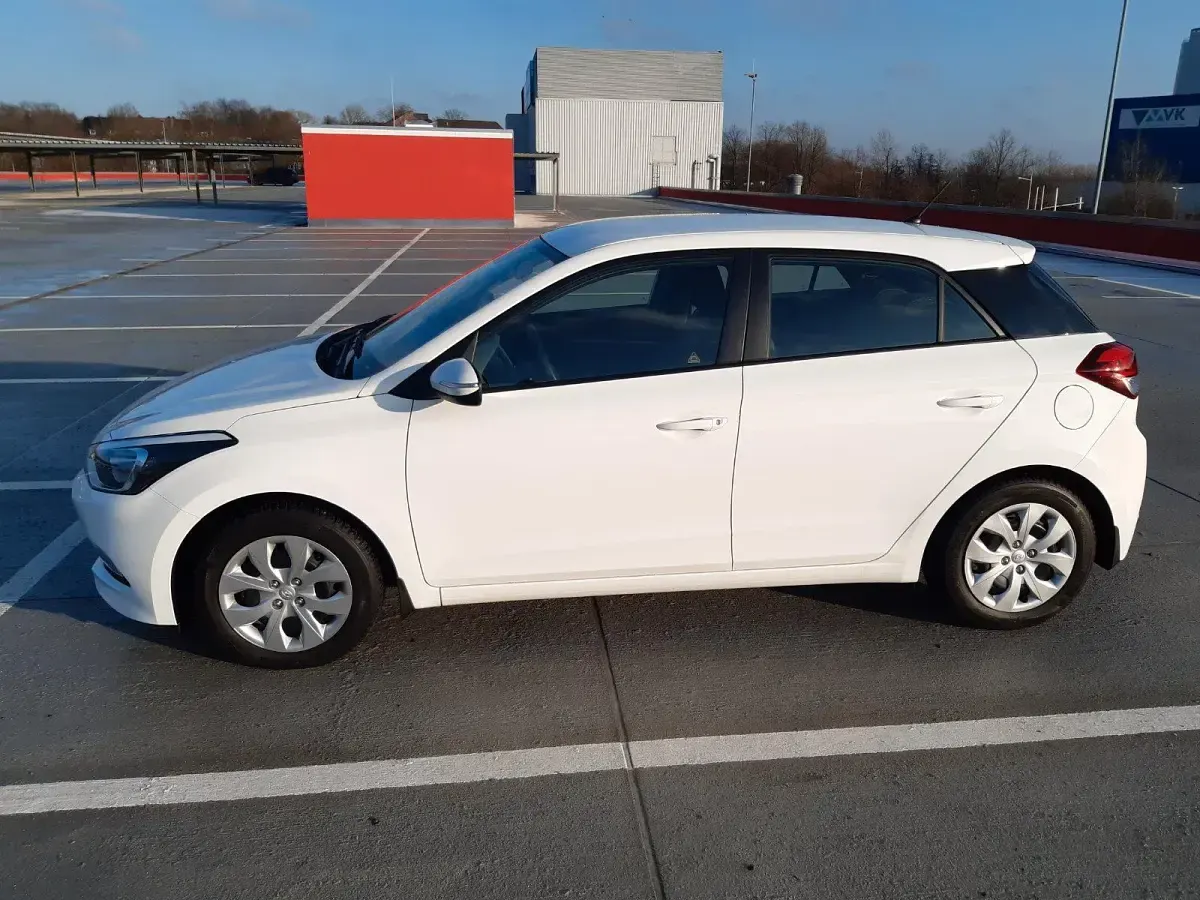 Gebraucht Hyundai i20 GO! 75 PS (55 kW) 2017 Weiß Kleinwagen