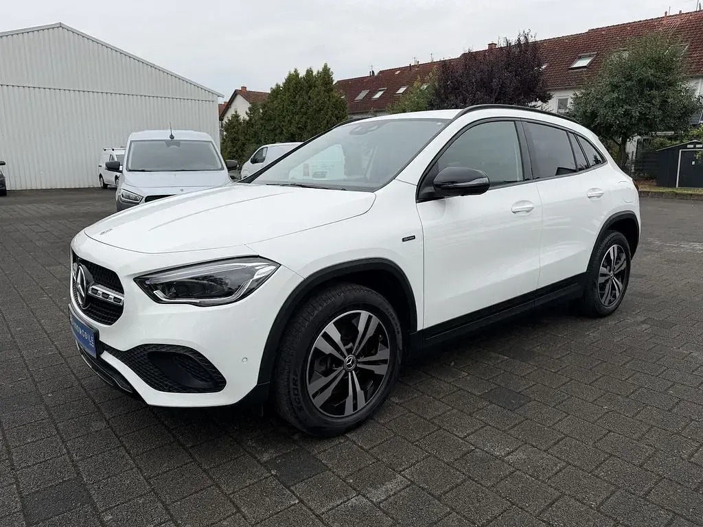 Gebraucht Mercedes GLA250 Progressive 160 PS (117 kW) 2021 Polarweiss  unilack SUV