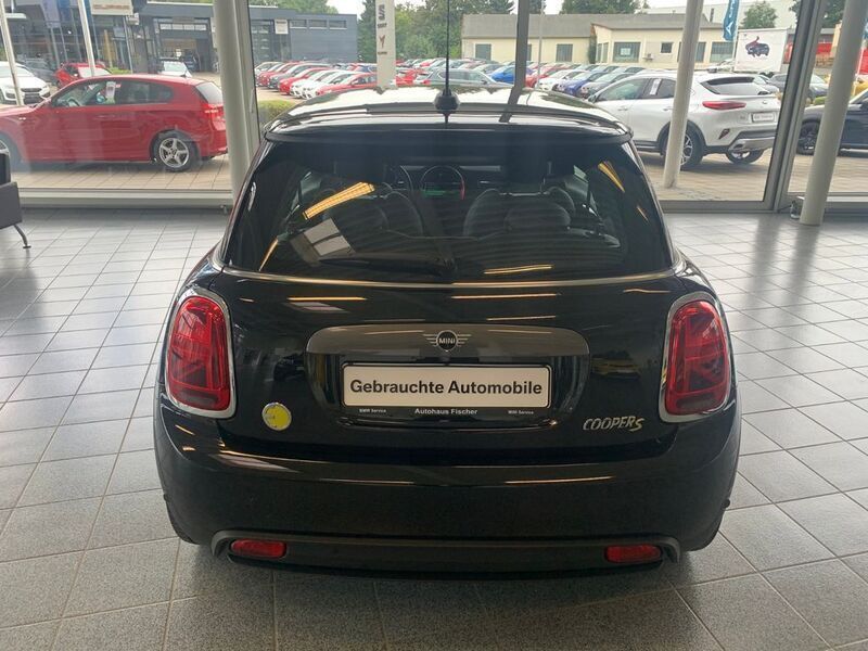 Second-hand Mini Cooper SE 135 kW (184 CP) 2020 Negru Hatchback