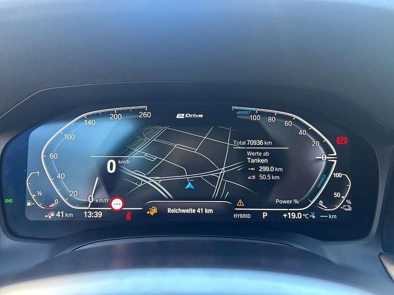 Gebraucht BMW 330e Sport Line 252 PS (185 kW) 2022 Alpinweiß uni Kombi