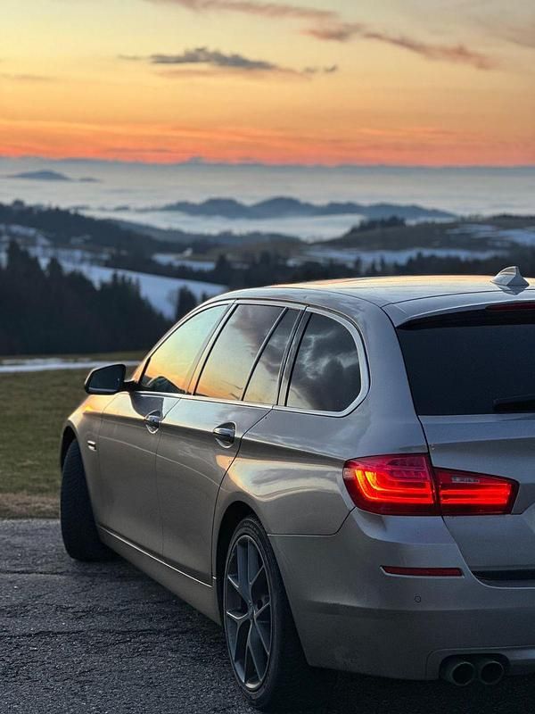 Gebraucht BMW 520 184 PS (135 kW) 2014 Grau Kombi