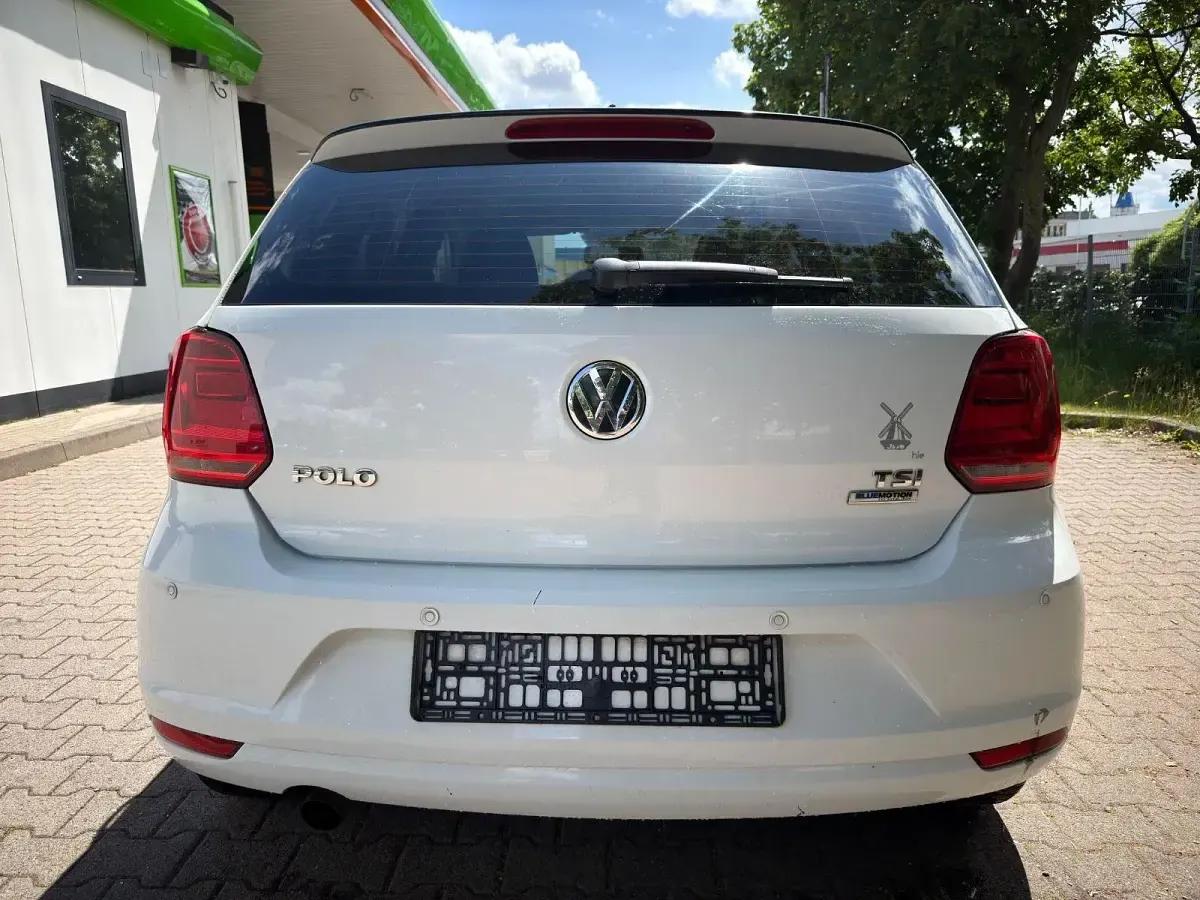 Gebraucht VW Polo 90 PS (66 kW) 2016 Weiß Kleinwagen