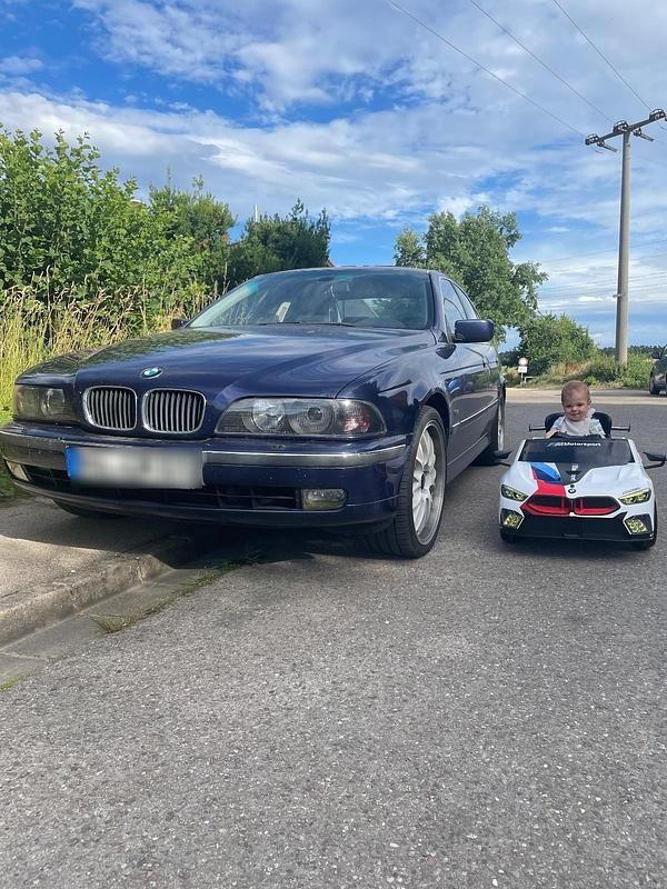 Blau Gebraucht 2000 BMW 523 Limousine | 2.500 € (Guter Preis) - Bild 1/4