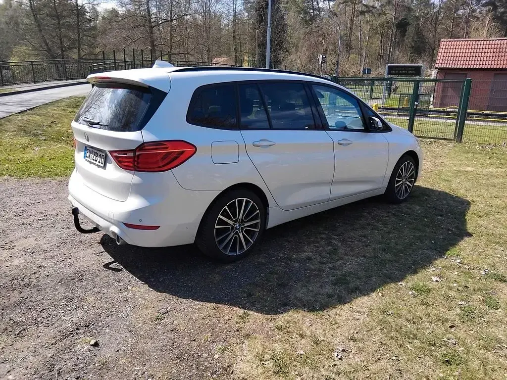 Gebraucht BMW 218 Gran Tourer Advantage 150 PS (110 kW) 2019 Weiß Van / Kleinbus