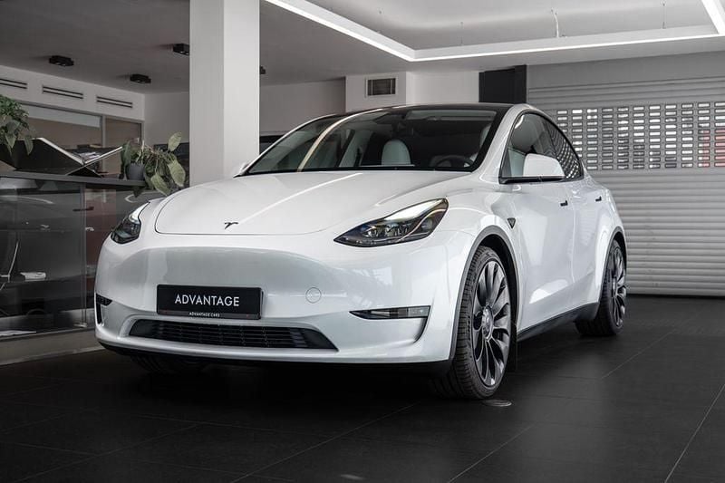 Weiß Gebraucht 2025 Tesla Model Y Performance SUV | 50.500 € (Fairer Preis) - Bild 1/4