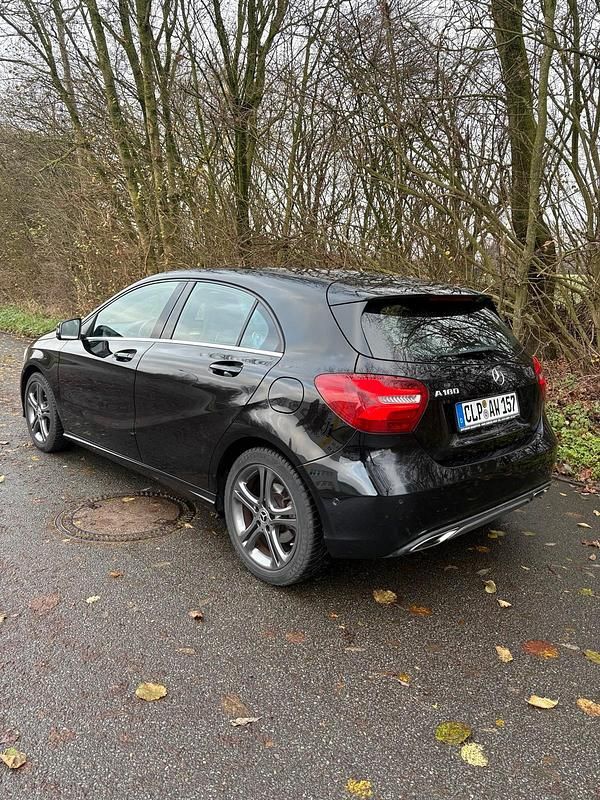 Gebraucht Mercedes A180 122 PS (89 kW) 2016 Limousine