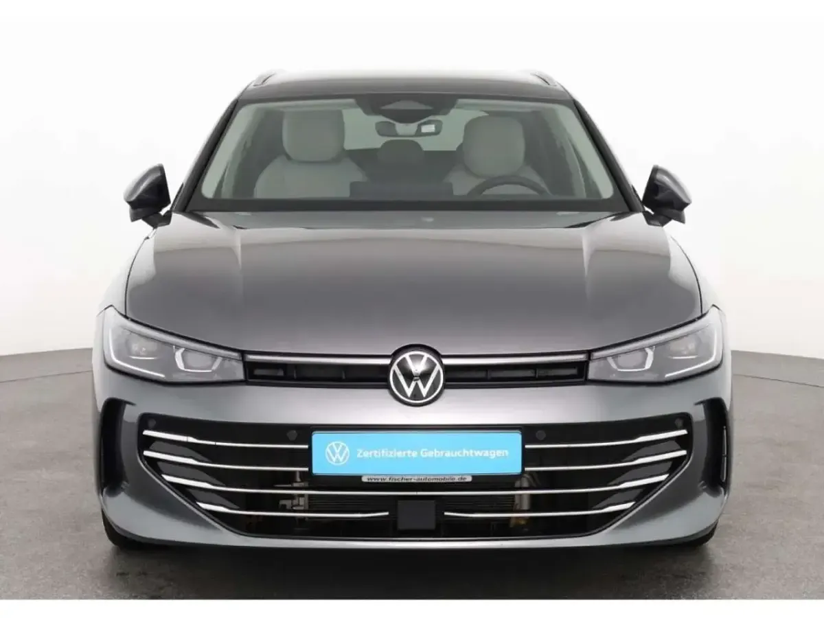 Gebraucht VW Passat Elegance 272 PS (200 kW) 2025 Grau Kombi