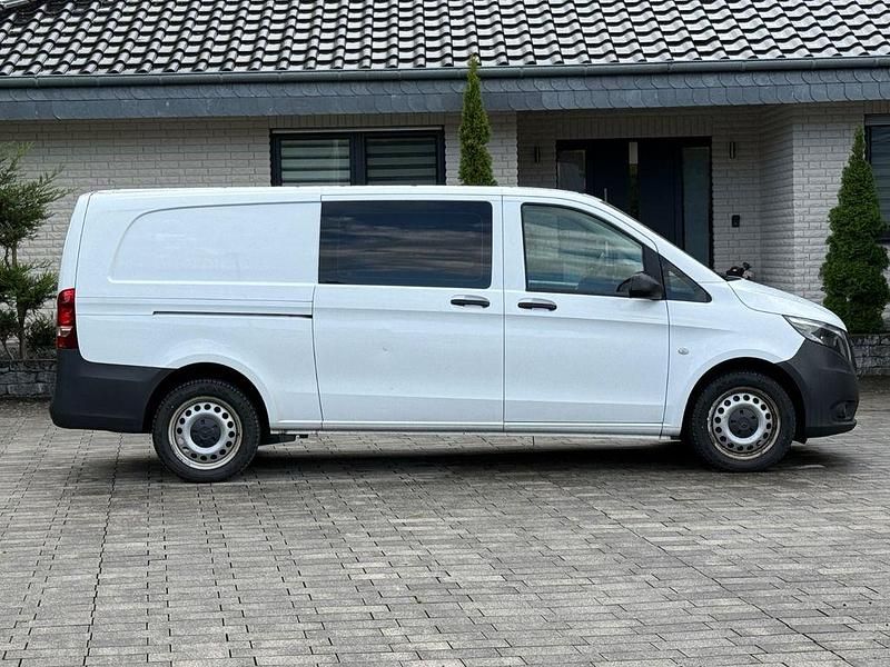 Weiß Gebraucht 2021 Mercedes Vito Van / Kleinbus | 23.700 € (Superpreis) - Bild 1/4