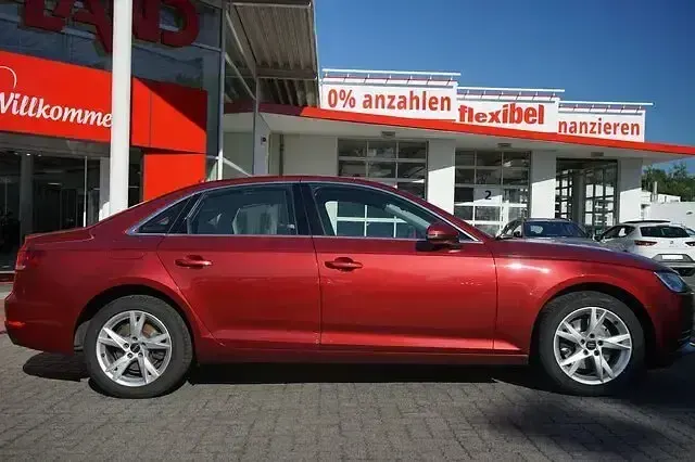 Gebraucht Audi A4 Comfort 190 PS (139 kW) 2019 Rot Limousine