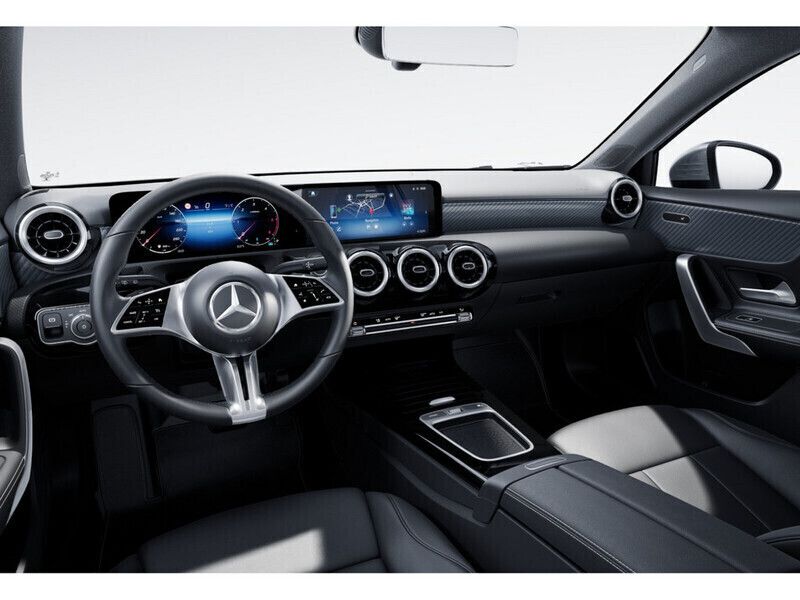 Gebraucht Mercedes A200 Advanced 150 PS (110 kW) 2024 Grau / mountaingrau (metallic) Coupé