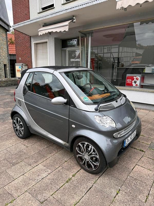 Grau Gebraucht 2001 Smart ForTwo Coupé Kleinwagen | 590 € - Bild 1/4