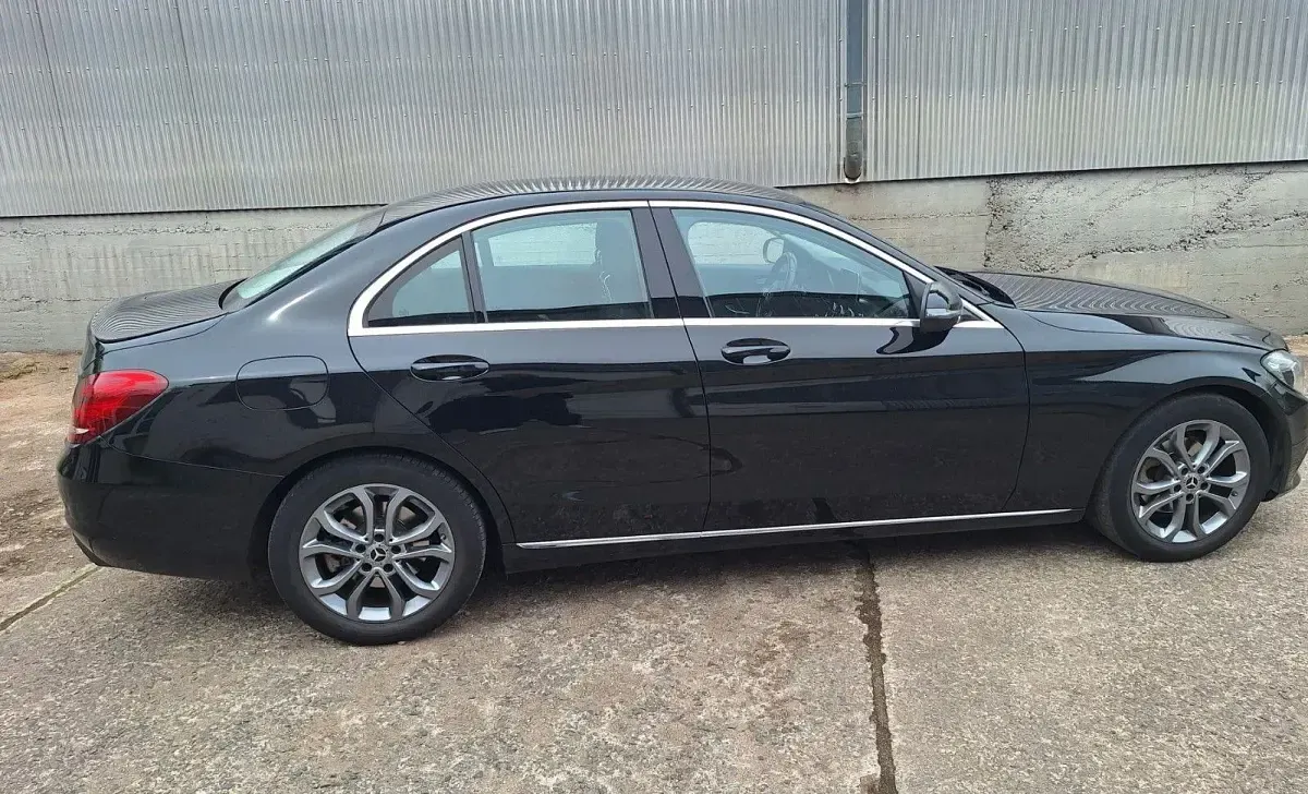 Gebraucht Mercedes C180 Edition 156 PS (114 kW) 2017 Schwarz Limousine