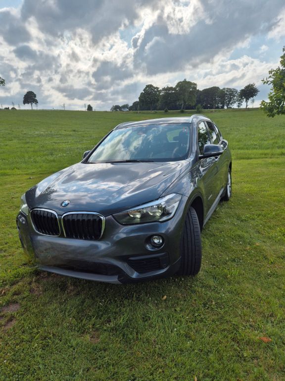 Grau Gebraucht 2018 BMW X1 SUV | 19.800 € (Guter Preis) - Bild 1/4