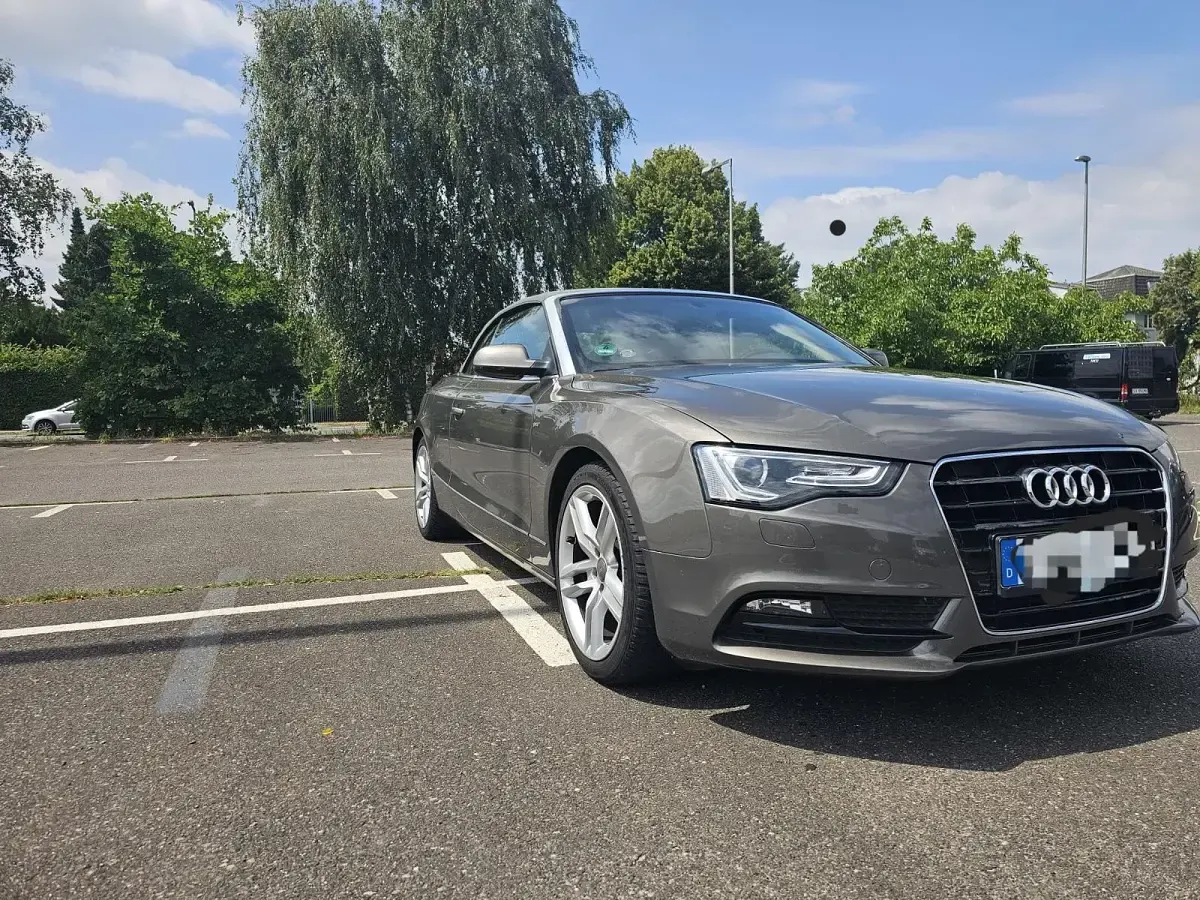 Gebraucht Audi A5 Cabriolet 177 PS (130 kW) 2012 Andere farben Cabrio