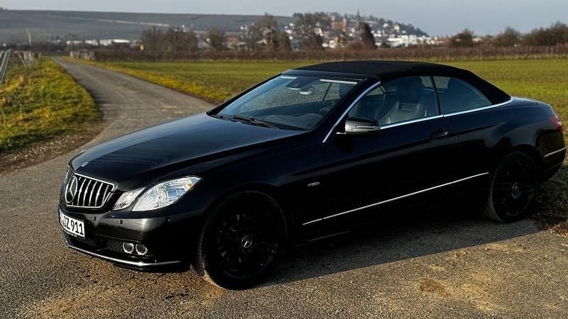 Schwarz Gebraucht 2011 Mercedes E350 Elegance Cabrio | 17.500 € (Fairer Preis) - Bild 1/4