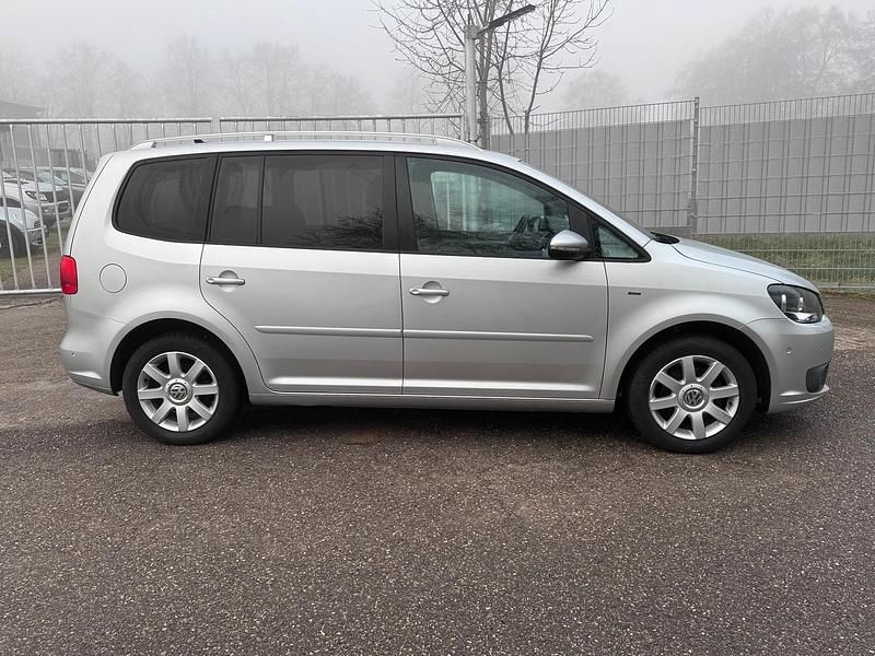 Gebraucht VW Touran Cup 105 PS (77 kW) 2014 Silber Van / Kleinbus