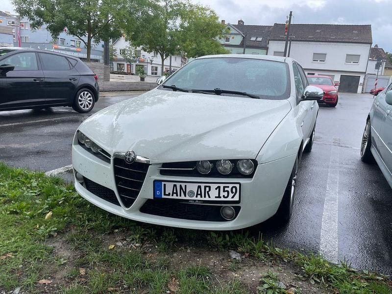 Weiß Gebraucht 2009 Alfa Romeo 159 Turismo Limousine | 5.990 € (Guter Preis) - Bild 1/4