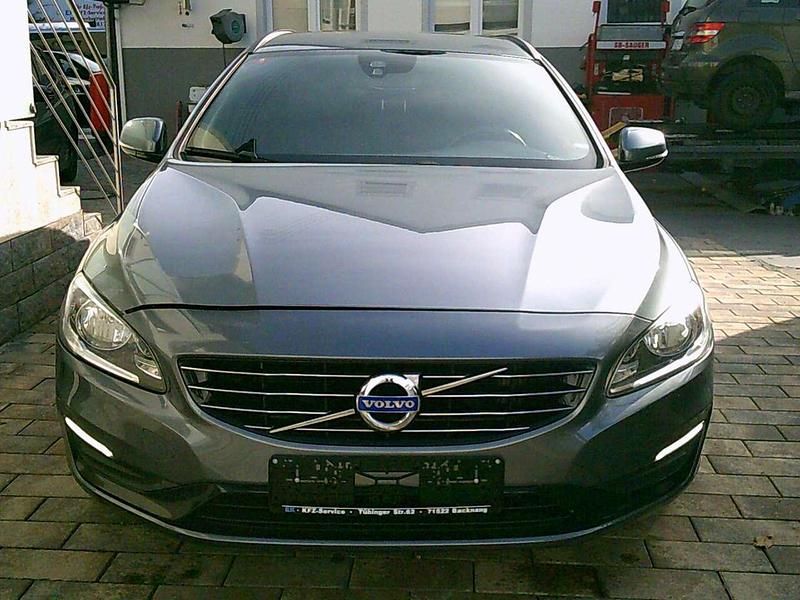 Grau Gebraucht 2017 Volvo V60 Kinetic Kombi | 9.490 € (Etwas zu teuer) - Bild 1/4