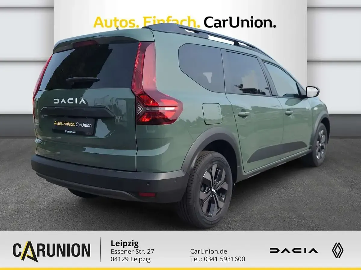 Gebraucht Dacia Jogger Expression 110 PS (80 kW) 2025 Safarigrüngrau Van / Kleinbus