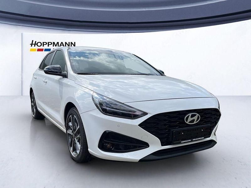 Neu Hyundai i30 Advantage 101 PS (74 kW) 2025 Weiß Limousine