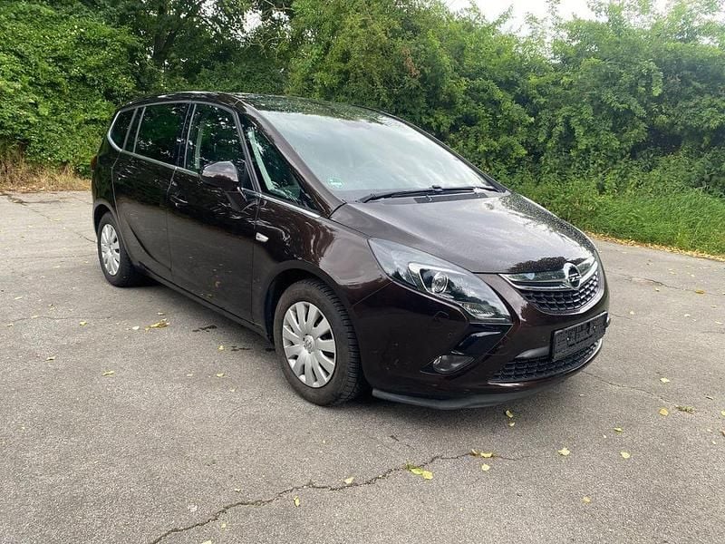 Braun Gebraucht 2015 Opel Zafira Tourer Innovation Van / Kleinbus | 8.900 € (Guter Preis) - Bild 1/4